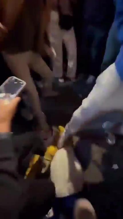 驚！尼克斯大勝步行者后，哈利伯頓遭主場球迷群毆